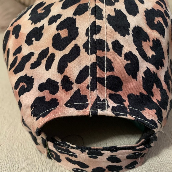 Leopard Texas Cap - Picture 2 of 4